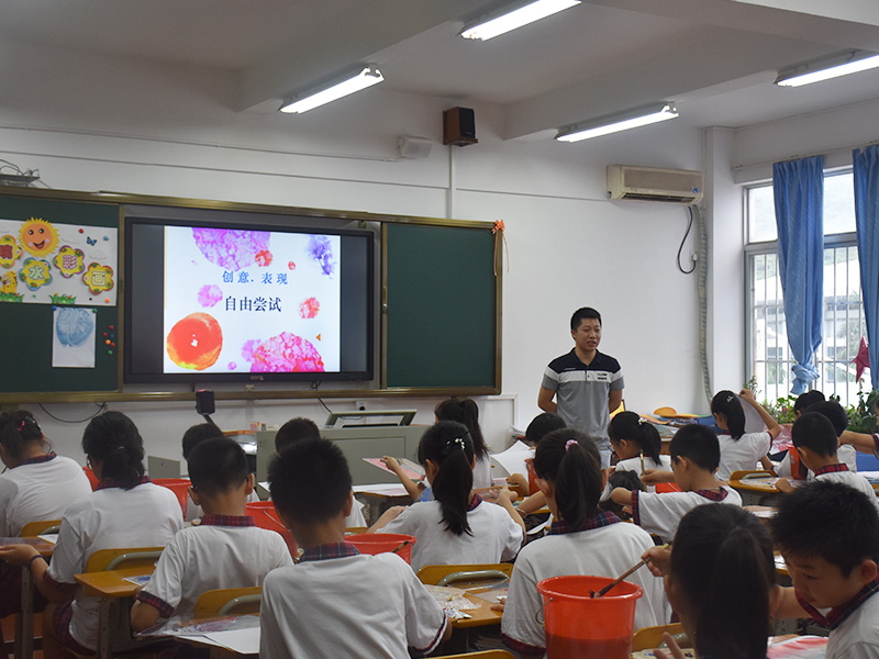 高新区2017年中小学美术青年教师课堂教学现场比赛活动在我校举行